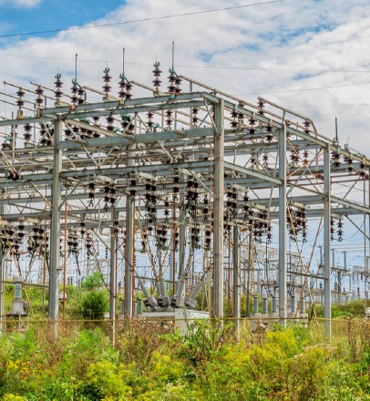 How Electrical Grid Reduces the Need for Energy Storage under Net Metering Policy